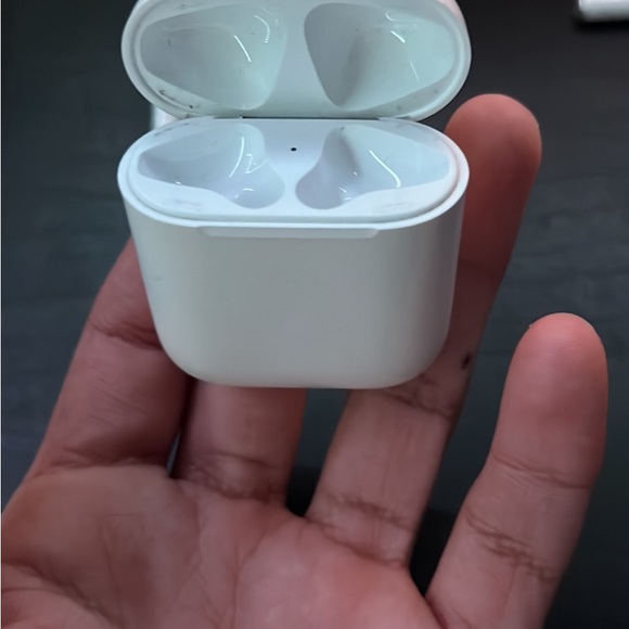 AirPods - Picture 2 of 2
